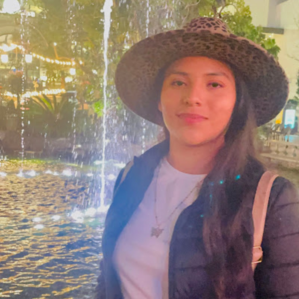 Meet your Posher, Beatriz